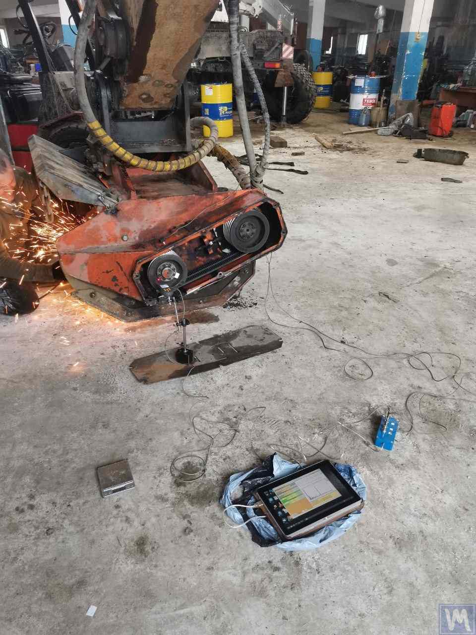 Équilibrage d'un rotor de broyeur forestier sur un banc spécialisé avec capteurs